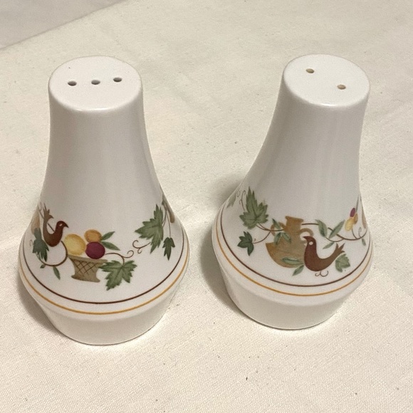 Vintage Noritake “Homecoming” Salt & Pepper Shakers - Retired Pattern, Japan - Picture 3 of 4